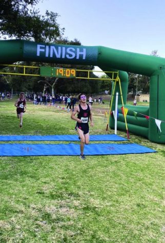 Runner Nathan Aloisi ’20 crosses the finish line in the Mission League Meet Final at Crescenta Valley Park. Chloe Schaeffer/Chronicle
