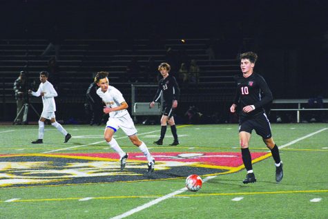  Midfielder Connor Colao ’21 dribbles the ball in a 6-2 win at home against league opponent Bishop Alemany High School on Jan. 10. The squad’s next game is at home against league opponent Chaminade College Preparatory High School today. Credit: Eugean Choi/Chronicle