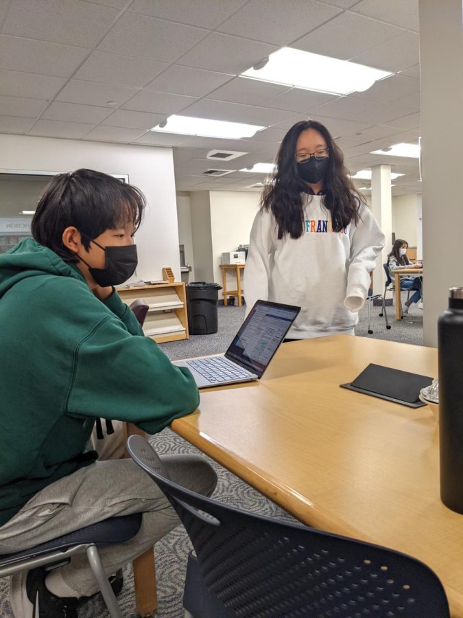 In Mudd Library, Maxwell Lee ’24 and Kai Do ’24 discuss strategies for their debate tournament. Debaters are often given the topics in advance so they can compose their arguments. 