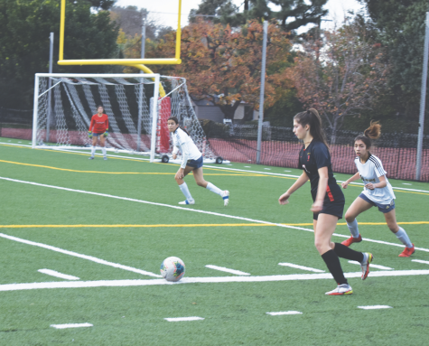 Defender Dani Lynch ’23 runs across Ted Slavin Field during a home game against Bishop Alemany High School on Jan. 12, which the girls soccer team won 9-0. The team beat Chaminade High School at a game on Jan. 14 with a score of 4-1 and currently has a 5-1-4 overall record.