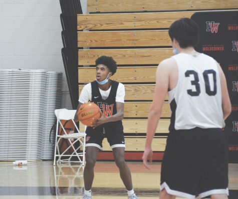 Guard Brando Fuqua ’23 glances up before shooting the ball at a practice Dec. 7. The team’s next game is Jan. 21.