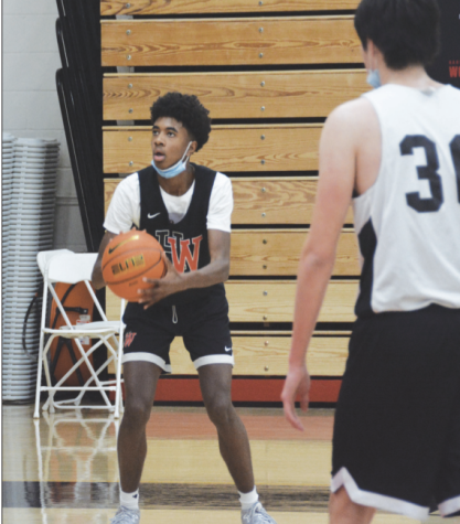 Guard Brando Fuqua ’23 glances up before shooting the ball at a practice Dec. 7. The team’s next game is Jan. 21.