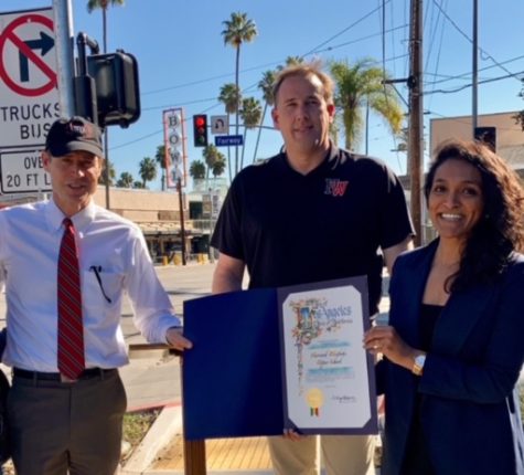 After the garden’s opening, President Rick Commons and Head of Communications Ari Engelberg 89 receive a Certificate of Appreciation from Los Angeles City Council Member Nithya Raman. 