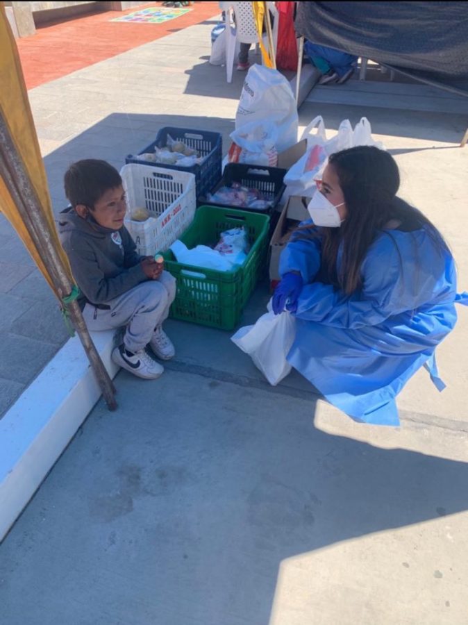 Dahlia Delgadillo ’23 helps treat patients who lack adequate access to healthcare resources and other supplies in Churcampa, Peru.