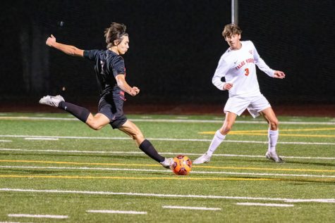 EYES ON THE PRIZE: Attacker Josh Barnavon ’24 attempts a goal versus Palos Verdes High School in a preseason game Dec. 2. The school won versus Palos Verdes 3-0, its second win this season. The team’s first league game will be at home versus St. Francis on Dec. 14.