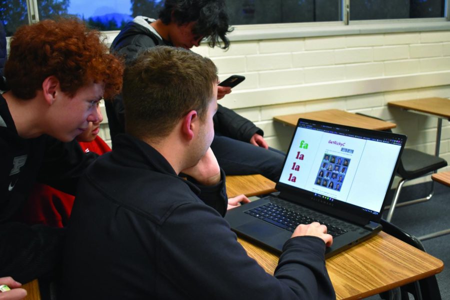 PLAYING FOR THE PRESIDENT: Ryan Pinsker ’23 plays his new game “Get Ricky C” with his friends. The game is modeled after the online game 2048 and features images of teachers and administration instead. 