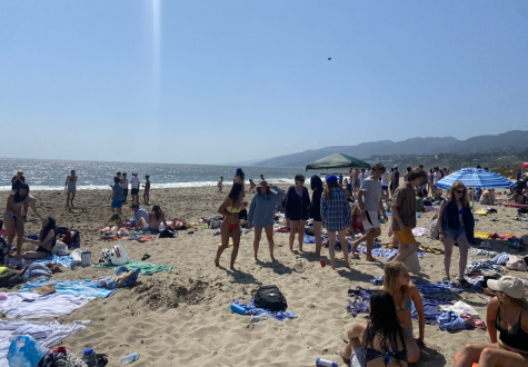 229 seniors gathered at Will Rodgers State Beach on May 12 instead of attending classes at the Upper School. The large-scale ditch day caused controversy because the administration previously allowed seniors to skip school for Coachella in mid-April.
