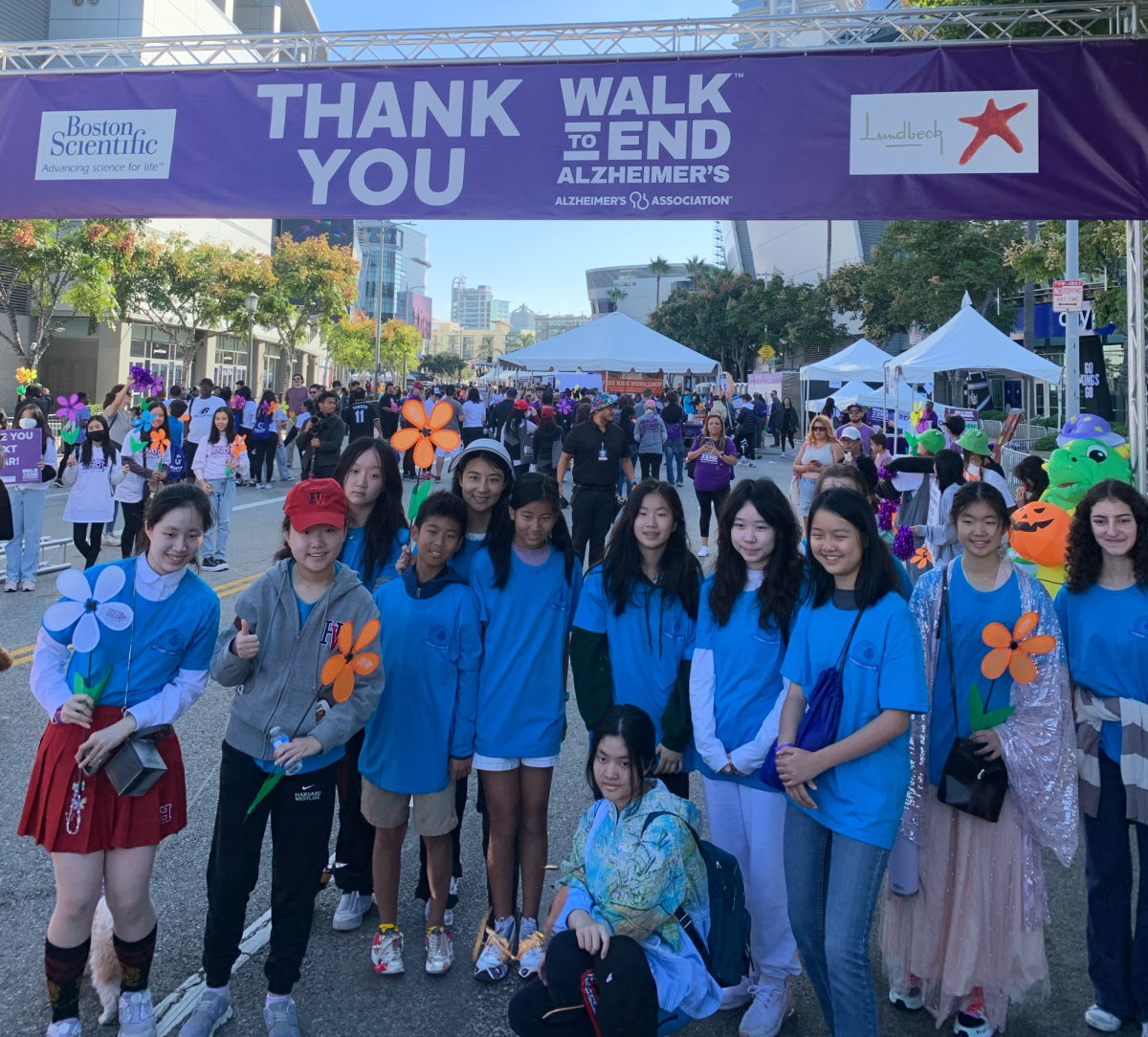 The+schools+team+stands+together+at+the+Walk+to+End+Alzheimers+Oct.+28.