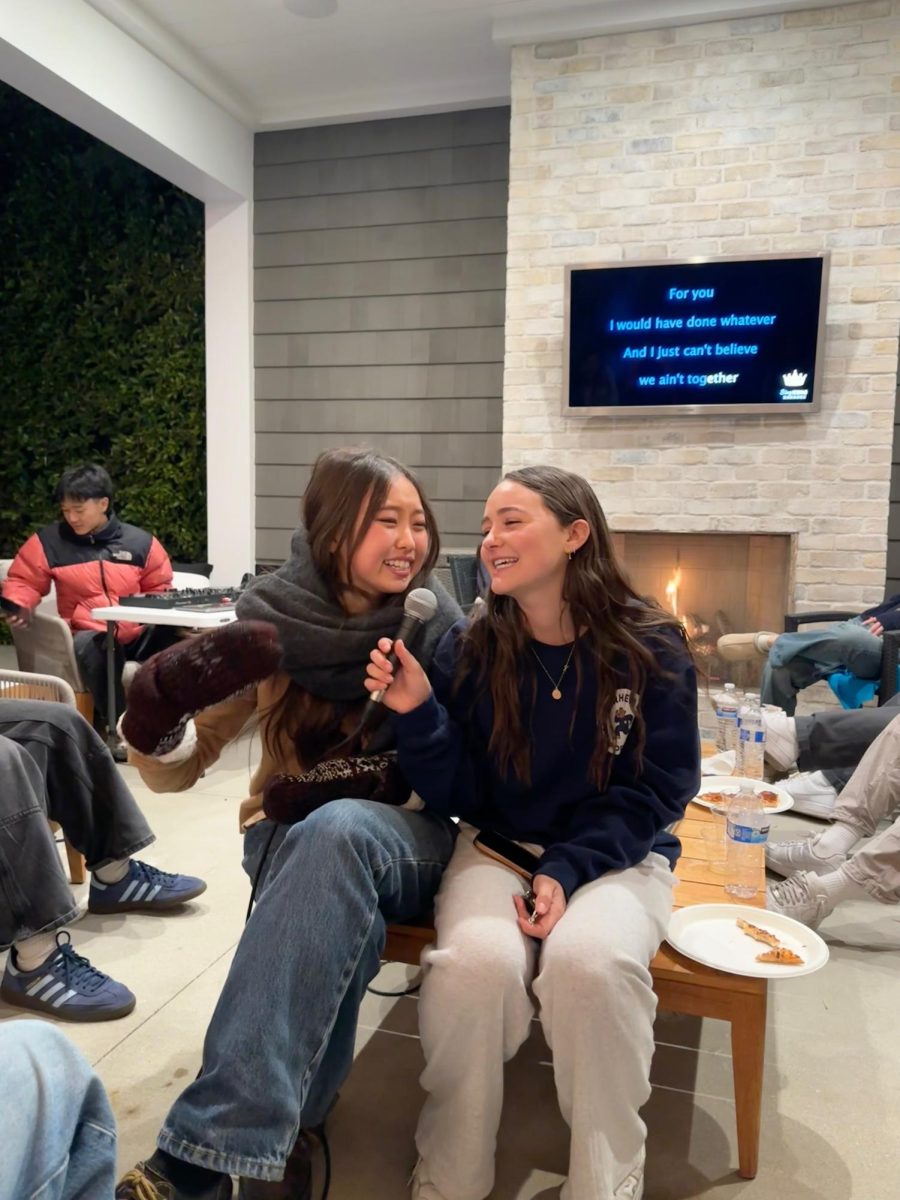 ASiA leader Lauren Park '25 and Noa Blackman '25 sing a karaoke song together at the annual ASiA karaoke night. Club members and attendees bonded together through singing and enjoying pizza.